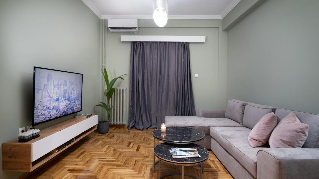 City Center Apt. On A Traffic Free Street Атина Екстериор снимка