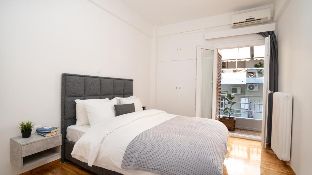 City Center Apt. On A Traffic Free Street Атина Екстериор снимка