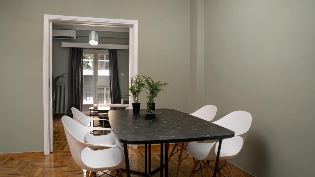 City Center Apt. On A Traffic Free Street Атина Екстериор снимка