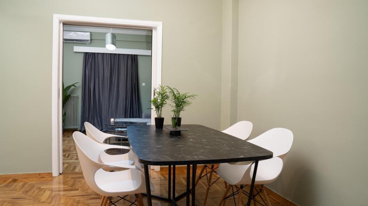 City Center Apt. On A Traffic Free Street Атина Екстериор снимка