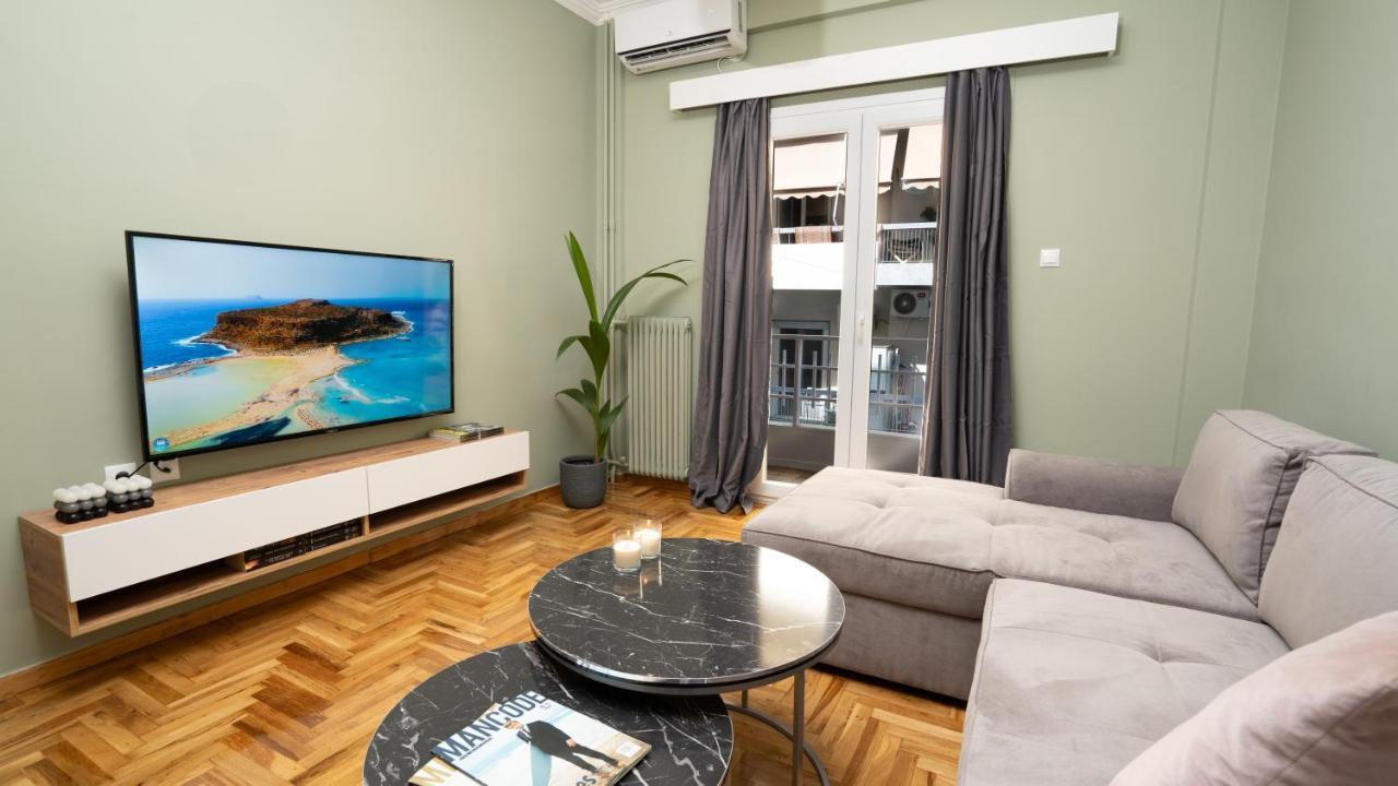 City Center Apt. On A Traffic Free Street Атина Екстериор снимка