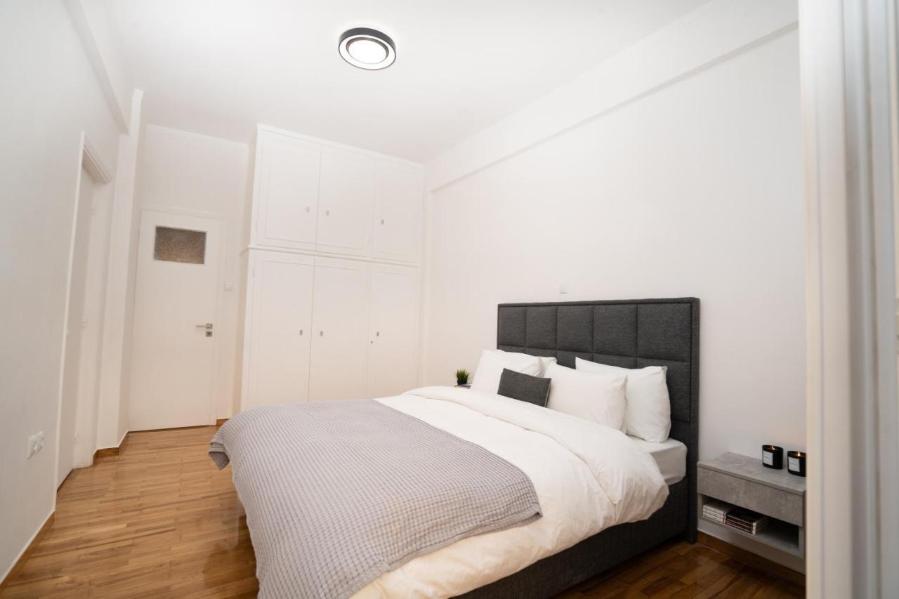 City Center Apt. On A Traffic Free Street Атина Екстериор снимка