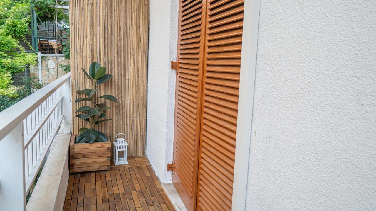City Center Apt. On A Traffic Free Street Атина Екстериор снимка
